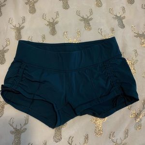 Lululemon shorts: Scrunched sides, Navy